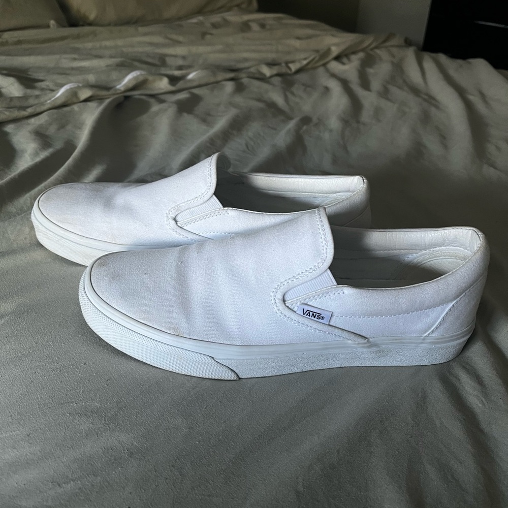 Vans Classic Slip-On Shoe, White Canvas, Unisex Mens Size 8, Womens Size 9.5